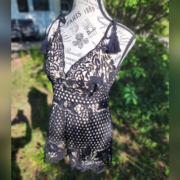 NWOT Tea & Cup Lace Knit Romper - Picture 4 of 13